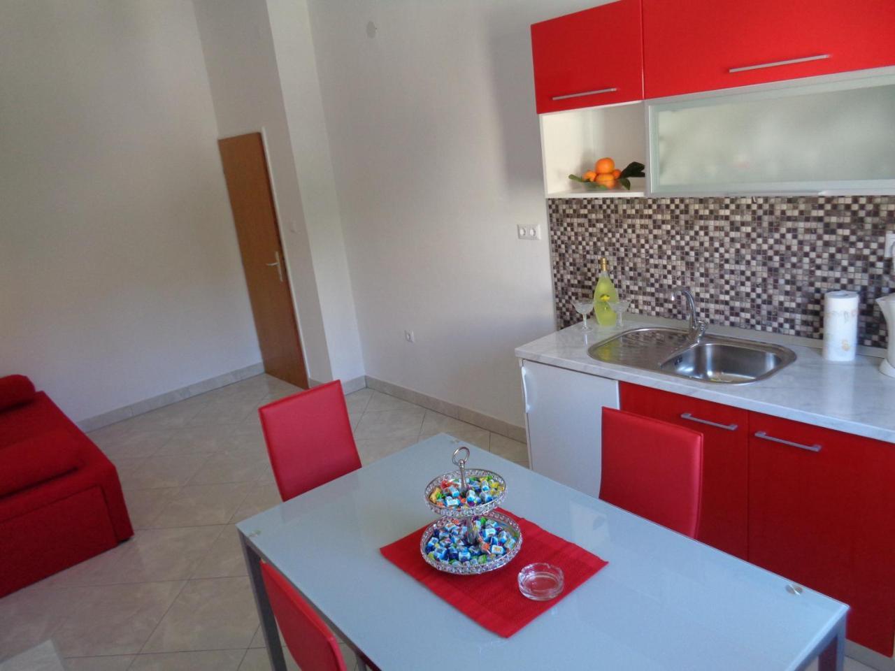 Zorana Hostel *